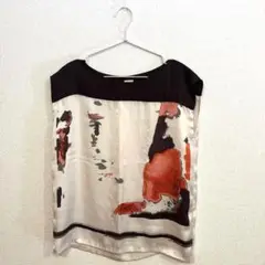 ノートエシロンスで購入！ベージュと黒のオフショルダーシャツ
