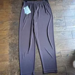 ヴァレンの新品タグ付き茶色パンツ　元値23000円