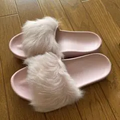 UGGのファー付きスライドサンダル