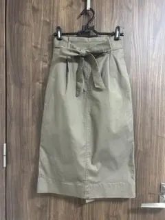 ユニクロUNIQLO ハイウエストベルテッドナロースカート 【カーキ】