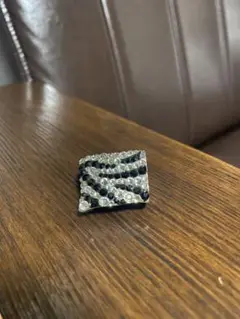 ゼブラ柄ストーンリング