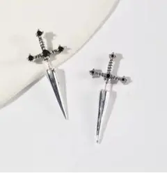 ナイフ かっこいい デザイン片耳用 面白 ボディーピアス 剣 個性的 刀
