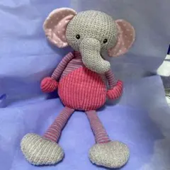 編み物の象のぬいぐるみ