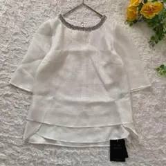 新品　JUSGLITTY ビジュー付きブラウス　カットソー　白