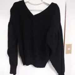 Vネックニット