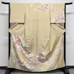 上品なお色味の生地に花が描かれた訪問着 金駒刺繍 着物