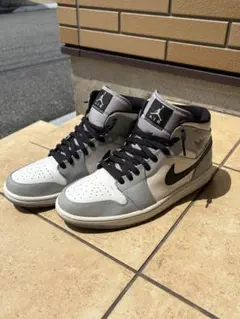 Nike Air Jordan 1 Mid "Light Smoke