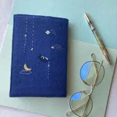 夜空　星　猫　文庫本ブックカバー　手刺繍　ハンドメイド