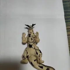 ウルトラマン怪獣フィギュア クリーム色
