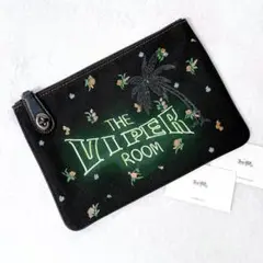 ネオンサインがキラリ✨COACH × THE VIPER ROOM コラボポーチ