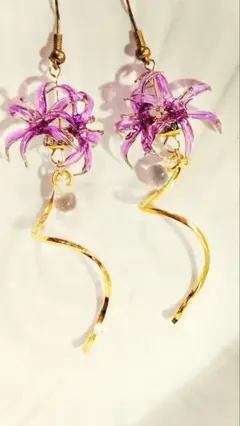 Ｎｏ．452 ハンドメイドピアス 彼岸花 紫