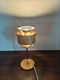 インターフォルムテーブルライト