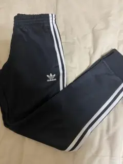adidas スリーストライプパンツ