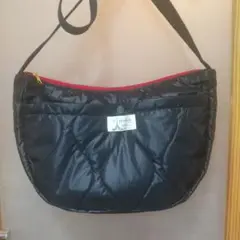 ハンドメイド・黒いキルティングショルダーバッグ