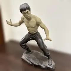 ブルース・リー陶器製フィギュア 立ちポーズ 高さ約24㎝