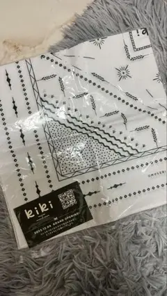 白バンダナ