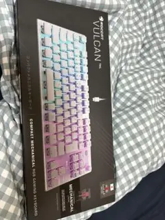 ゲーミングキーボード　 ROCCAT VULCAN TKL