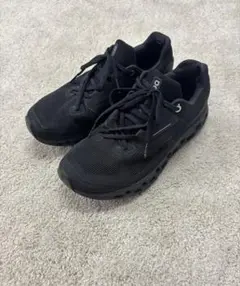 On Cloudstratus / Black