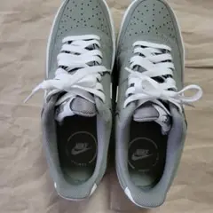 Nike グレー ローカット スニーカー