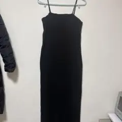 黒のキャミワンピース ロングスタイル
