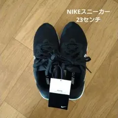 【新品】ナイキスニーカー23センチ