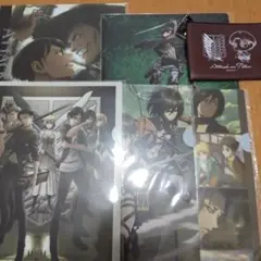 進撃の巨人　クリアファイル＆ポーチ