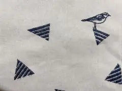 echino 鳥と三角形の刺繍生地