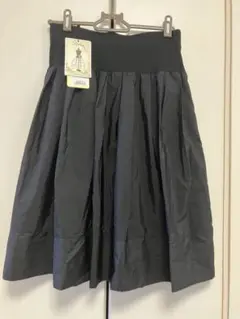 【新品未使用】 Dolce ドルチェ 黒 スカート ウエストゴム 艶のある生地