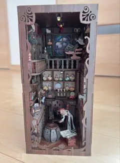 【完成品】 ブックヌック ドールハウス 魔法の部屋