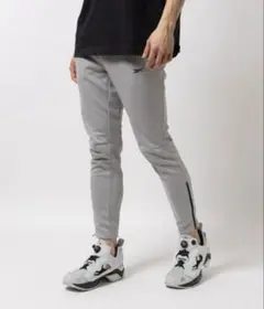 新品未使用リーボック　Reebok ストレングスパンツ S ジャージ スリム