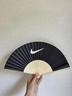 Nike 黒い扇子 パッケージ付き