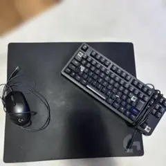 有線マウスとキーボードジャンク品使えるがAの部分が壊れている動くのは動きます。