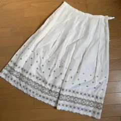 刺繍入りオフホワイトフレアスカートサイズ42