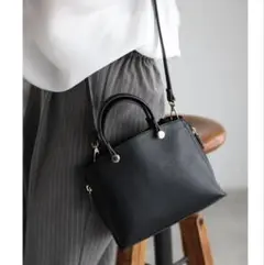 12980円　GUSCIO ブラックショルダーバッグ ポシェット　ITALY