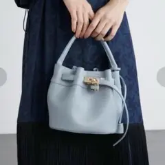 ショルダーバッグ　リリーブラウン