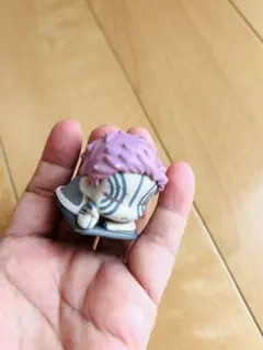 キャラクター フィギュア 紫色
