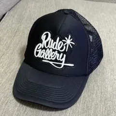 Rude Gallery ブラック トラッカーキャップ