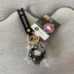 万博会場限定　サンリオなりきり黒ミャクミャクキーホルダー　キティ　未使用