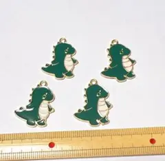 怪獣　エナメルチャーム 4個