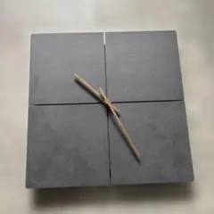 黒い木製掛時計