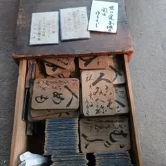 伝統的な木製かるた引き出し