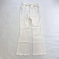GU ジーユー　フレアジーンズ　ホワイト　Mサイズ　丈標準