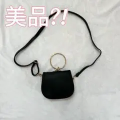 リング付き ブラックショルダバッグ