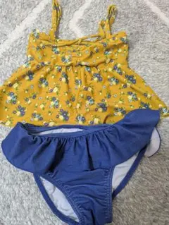 花柄タンクトップとフリルビキニセット