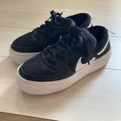 Nike ブラック/ホワイト スニーカー