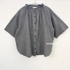 【美品】スタジオクリップ　シングルガーゼ襟フリル半袖ブラウス　グレー　M