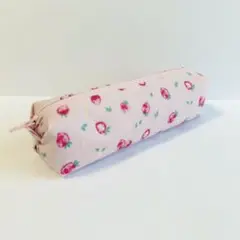 いちご柄 キャラメルポーチ