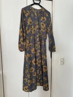 グレー花柄長袖ワンピース
