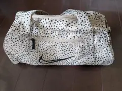 Nike ダッフルバッグ ベージュ・黒のドット柄