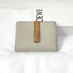 ロエベ バーティカル ウォレット ミディアム 二つ折り財布